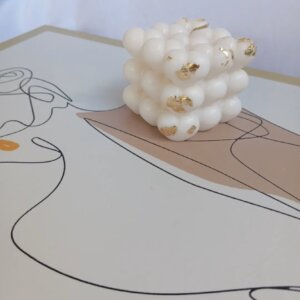 Bougie cœur sublimée par une touche de feuille d’or✨